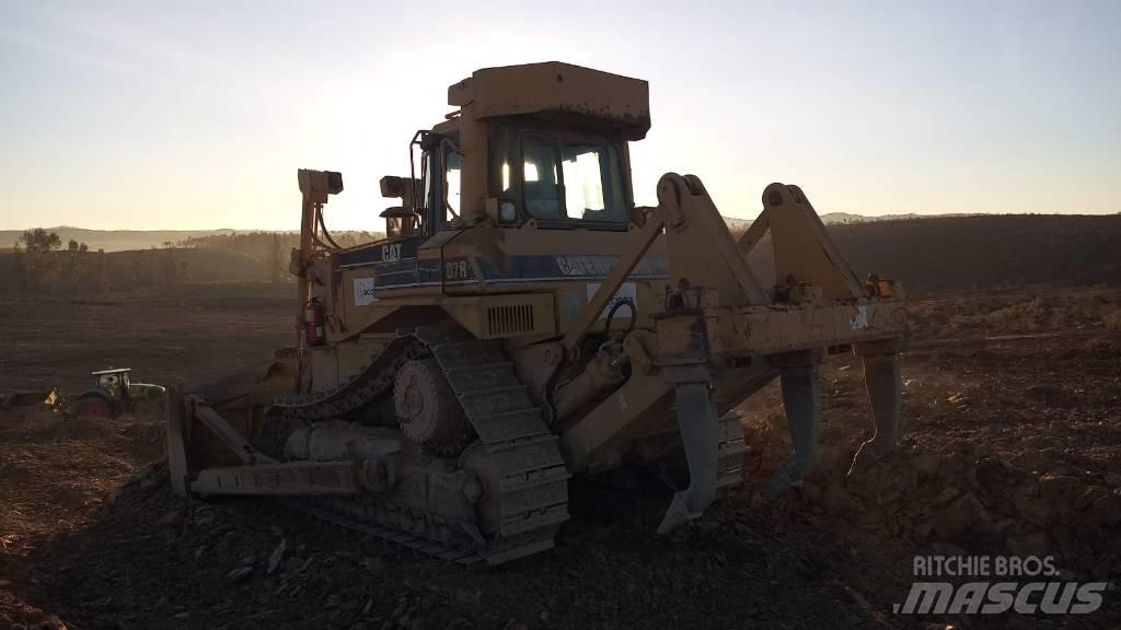CAT D 7 R ブルドーザー