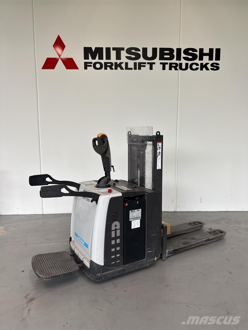 Atlet PDP200 自走式スタッカー