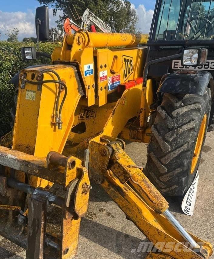 JCB 532-120 テレスコーピックハンドラー