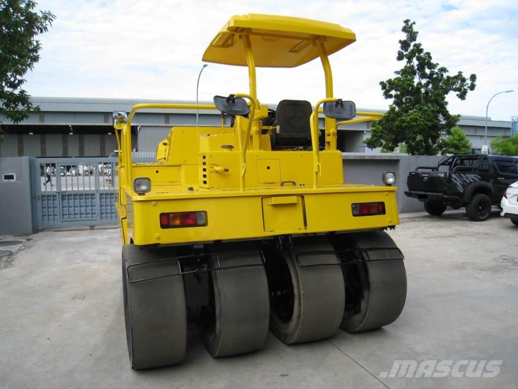 Sakai TZ 701 タイヤローラ