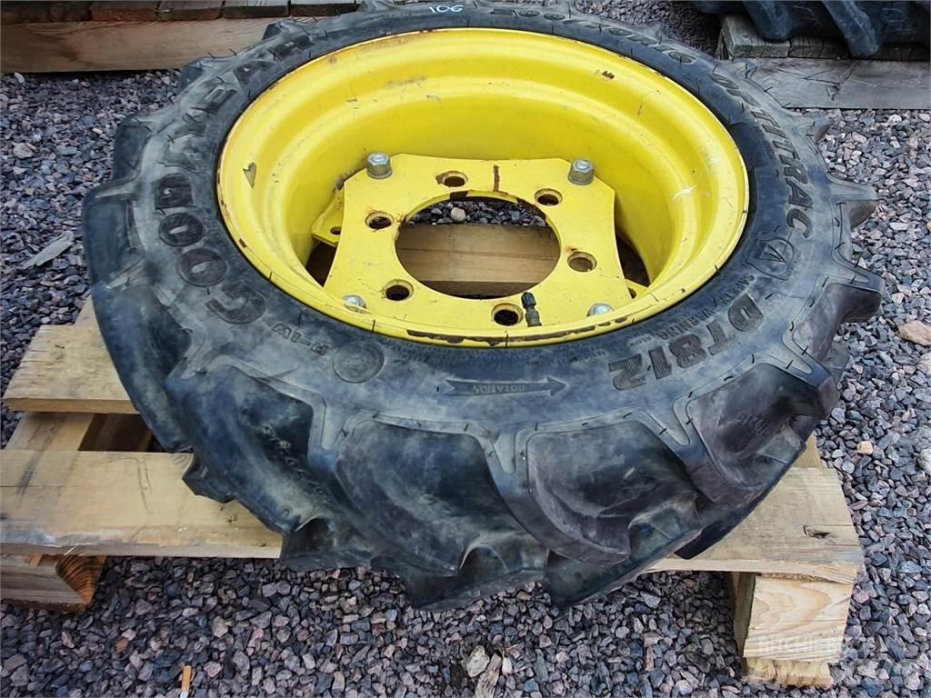 Goodyear 200/70R16 タイヤ、ホイル、リム