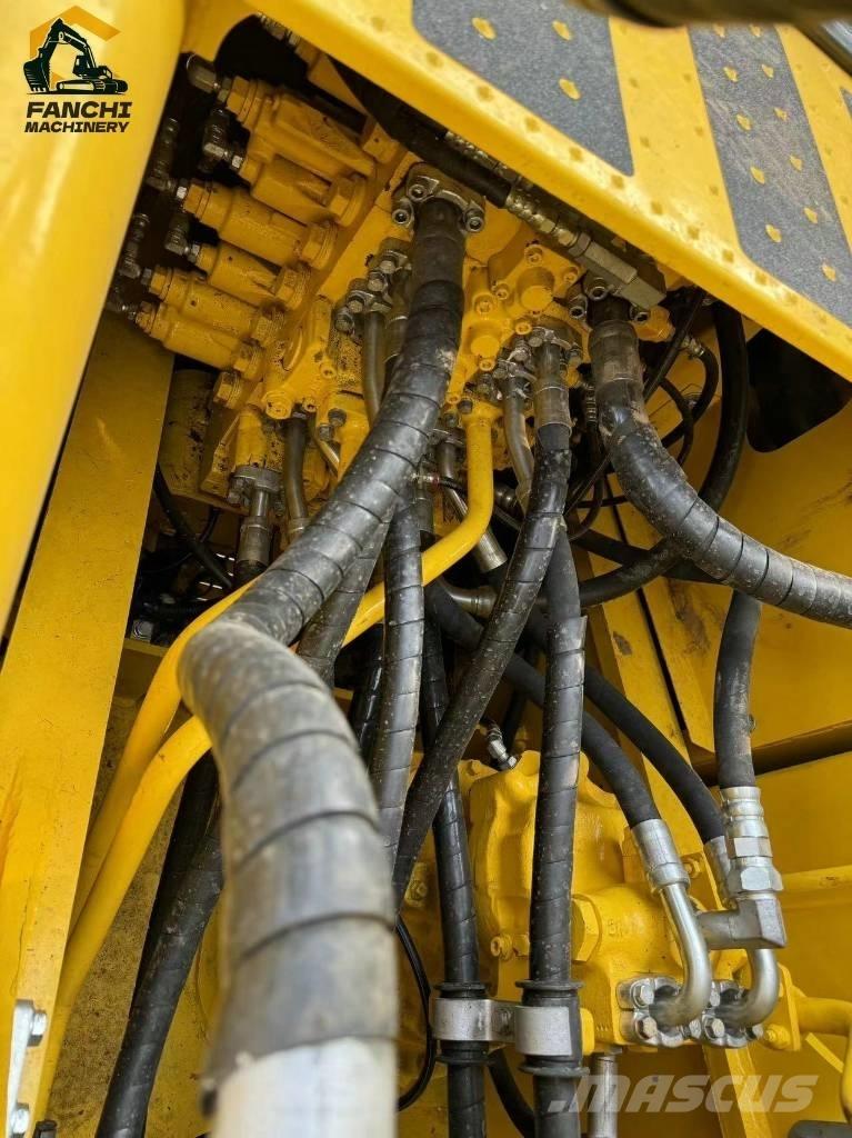Komatsu PC 220 LC 大型油圧ショベル12t以上（パワーショベル・ユンボ）