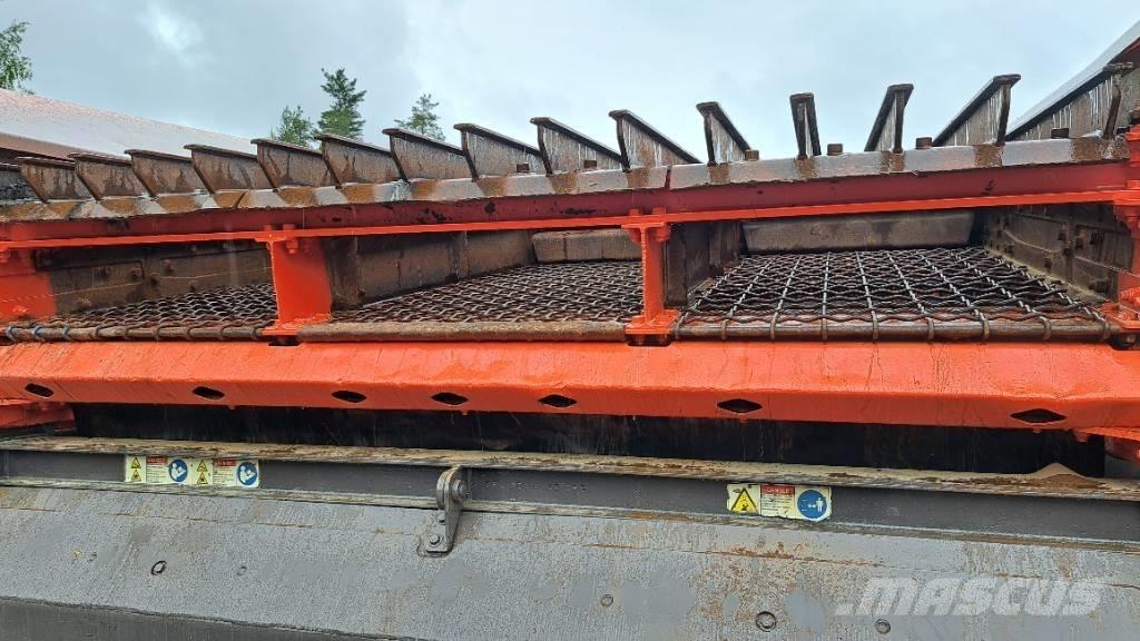 Sandvik QE 141 自走式スクリーン