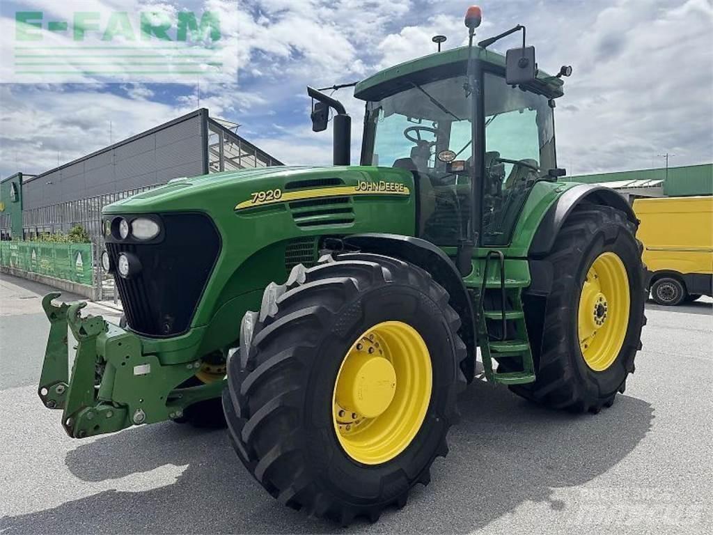 John Deere 7920 トラクター