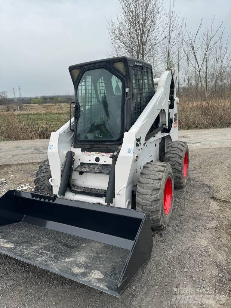 Bobcat S 300 スキッドステアローダー