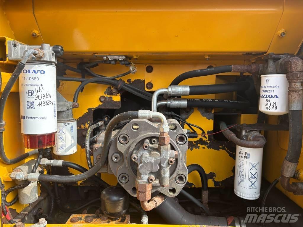 Volvo EC 220 DL 大型油圧ショベル12t以上（パワーショベル・ユンボ）