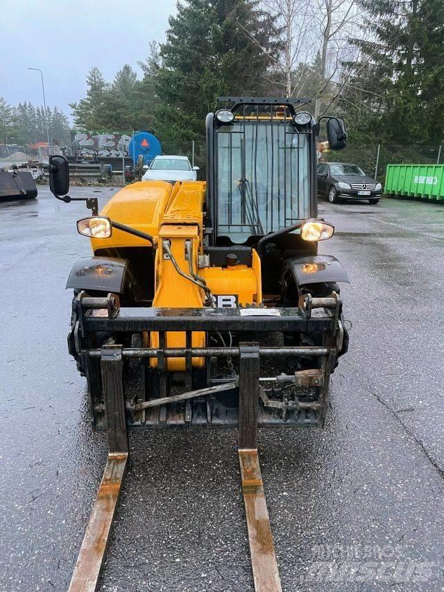 JCB 525-60T5 テレスコーピックハンドラー