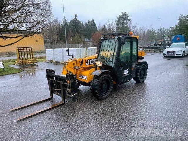 JCB 525-60T5 テレスコーピックハンドラー