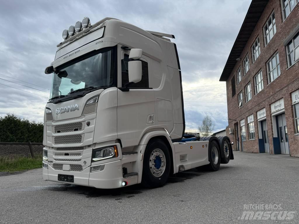 Scania R 590 中古トラクターヘッド | トレーラーヘッド