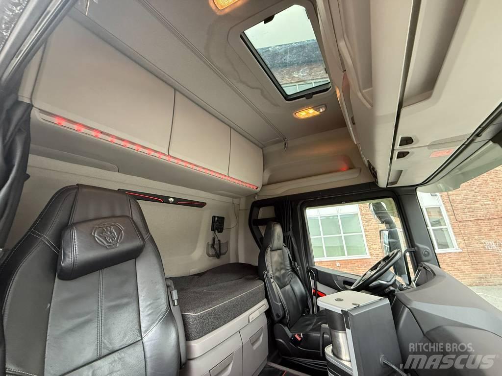 Scania R 590 中古トラクターヘッド | トレーラーヘッド
