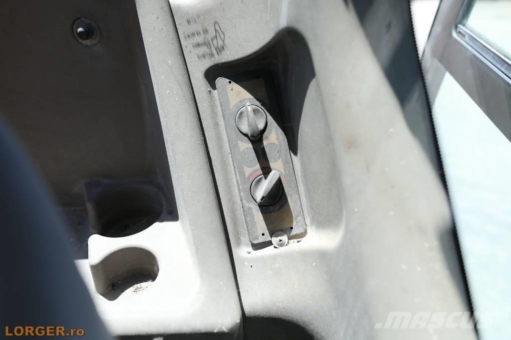 CASE WX 145 ホイール式油圧ショベル（パワーショベル・ユンボ・バックホー）