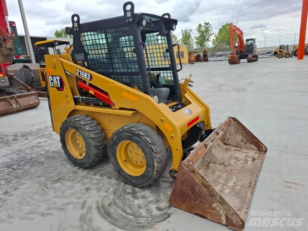 CAT 216 B 3 スキッドステアローダー