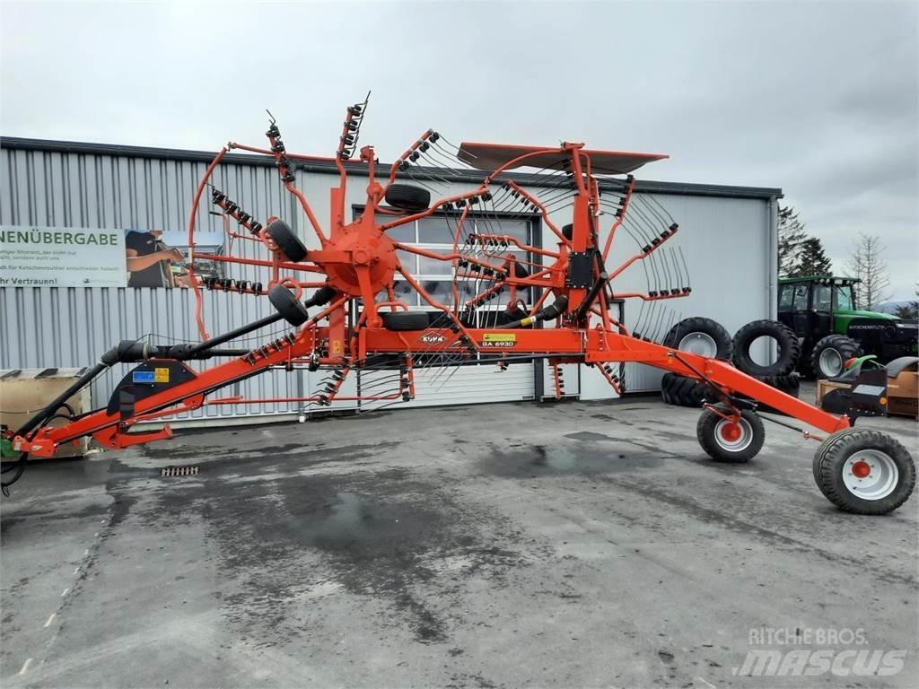 Kuhn GA 6930 ウィンドローア/レーキ