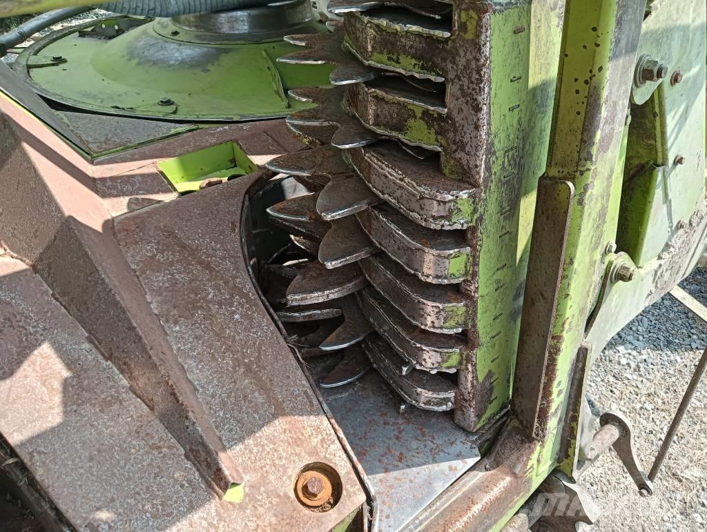 CLAAS Orbis 600 自走式フォレージハーベスター
