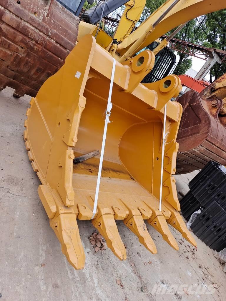 Komatsu PC 200-8 大型油圧ショベル12t以上（パワーショベル・ユンボ）