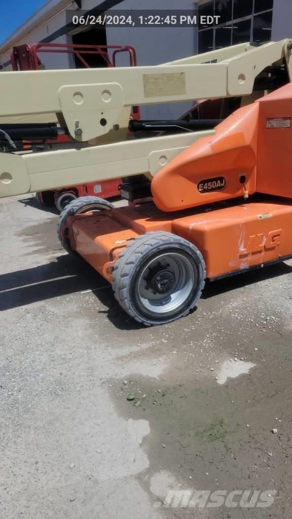 JLG E 450 AJ ブームリフト　屈伸型