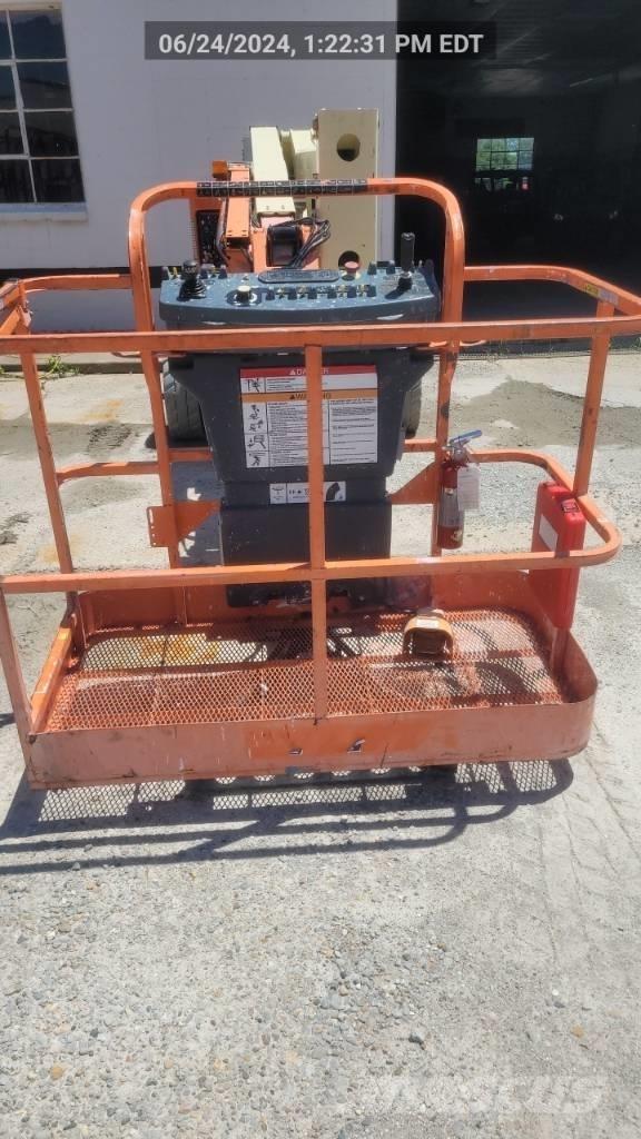 JLG E 450 AJ ブームリフト　屈伸型