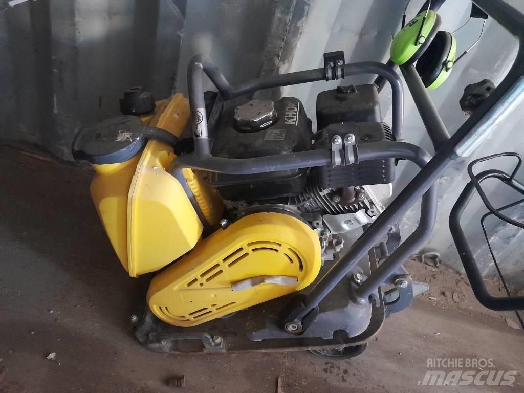 Atlas Copco LF 75 プレートコンパクター