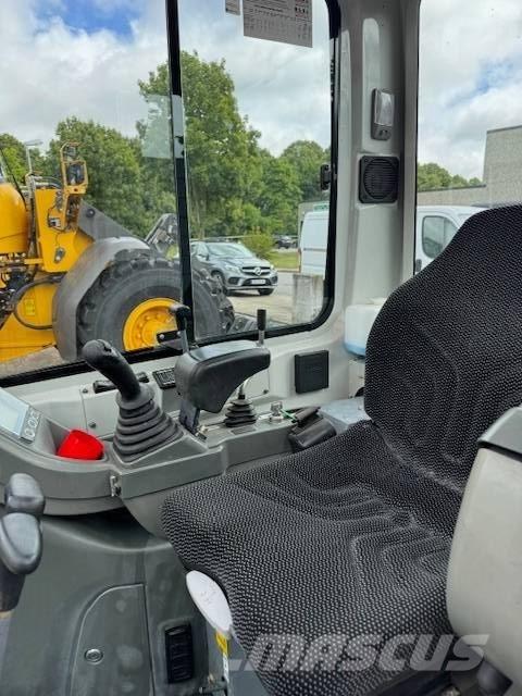 Takeuchi TB 216 ミニ油圧ショベル 7t以下（ミニユンボ・ミニディガー）