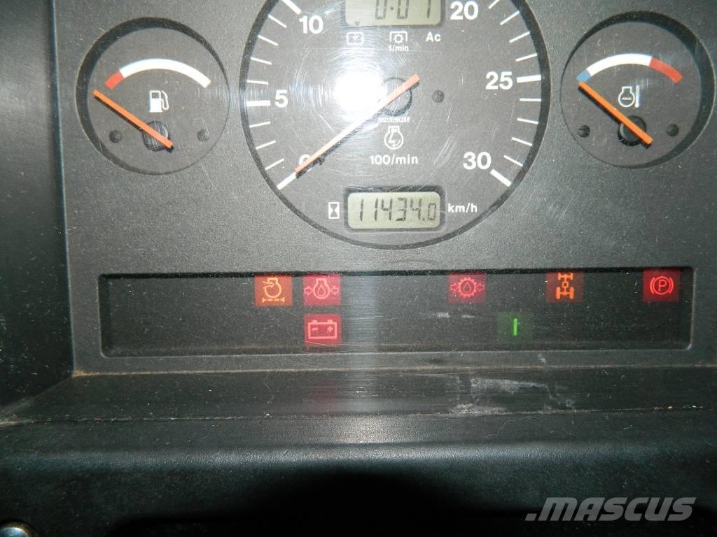 Valtra 8550 トラクター