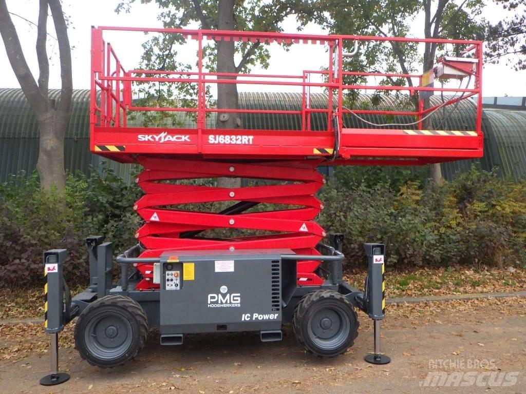 SkyJack SJ6832RT シザースリフト