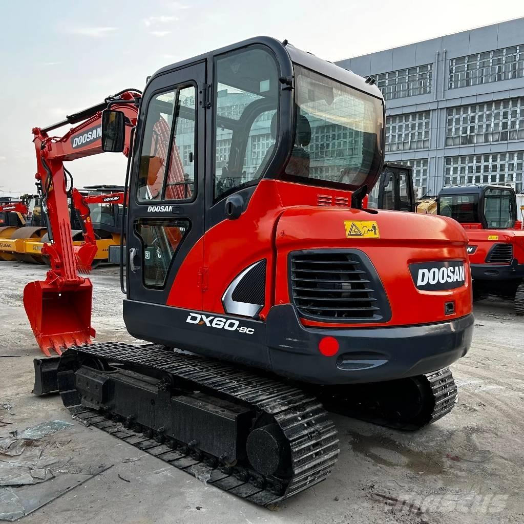 Doosan DX60-9C ミニ油圧ショベル 7t以下（ミニユンボ・ミニディガー）