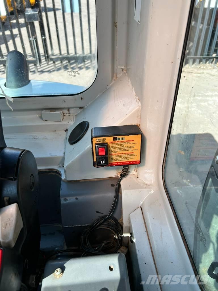 Takeuchi TB 250 ミニ油圧ショベル 7t以下（ミニユンボ・ミニディガー）