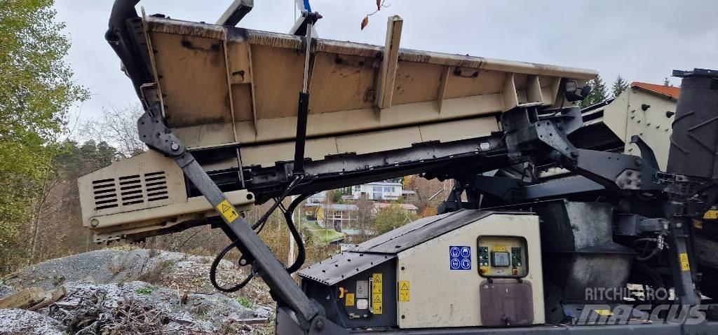 Metso ST 2.8 自走式スクリーン