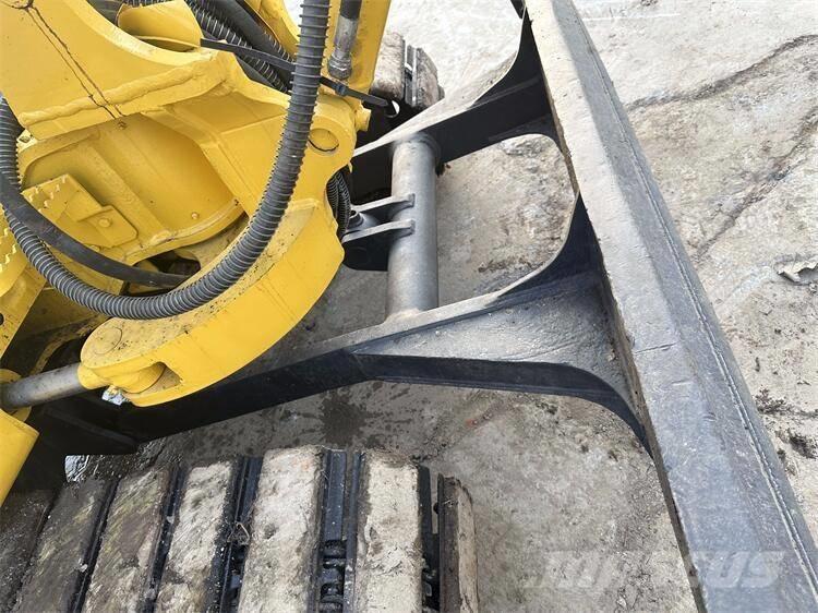 Komatsu PC 40 大型油圧ショベル12t以上（パワーショベル・ユンボ）