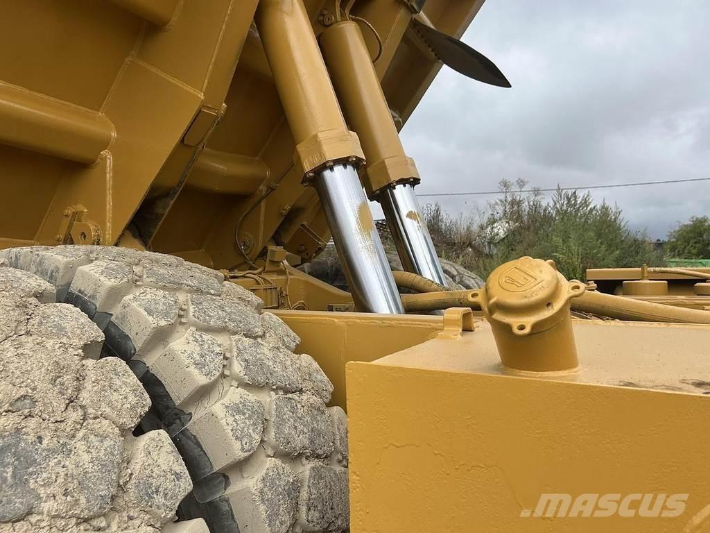 CAT 769D サイト　ダンプ