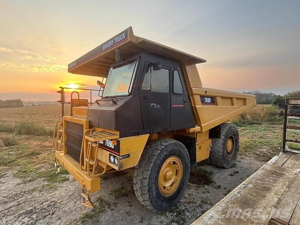 CAT 769D サイト　ダンプ