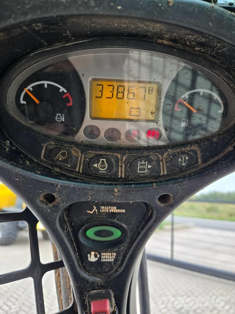 Bobcat S 450 スキッドステアローダー