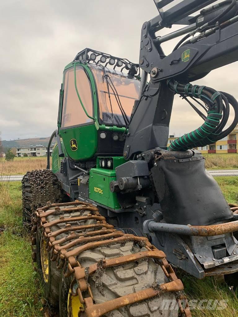 John Deere 1070G ハーベスター
