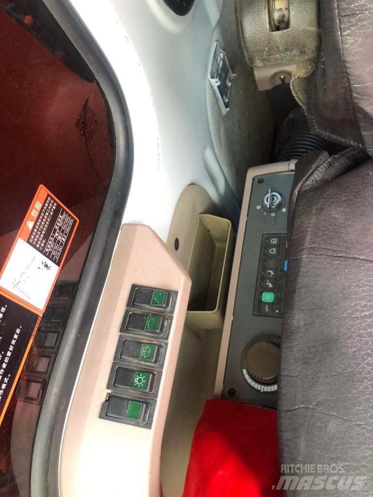Doosan DH 220 LC-7 大型油圧ショベル12t以上（パワーショベル・ユンボ）