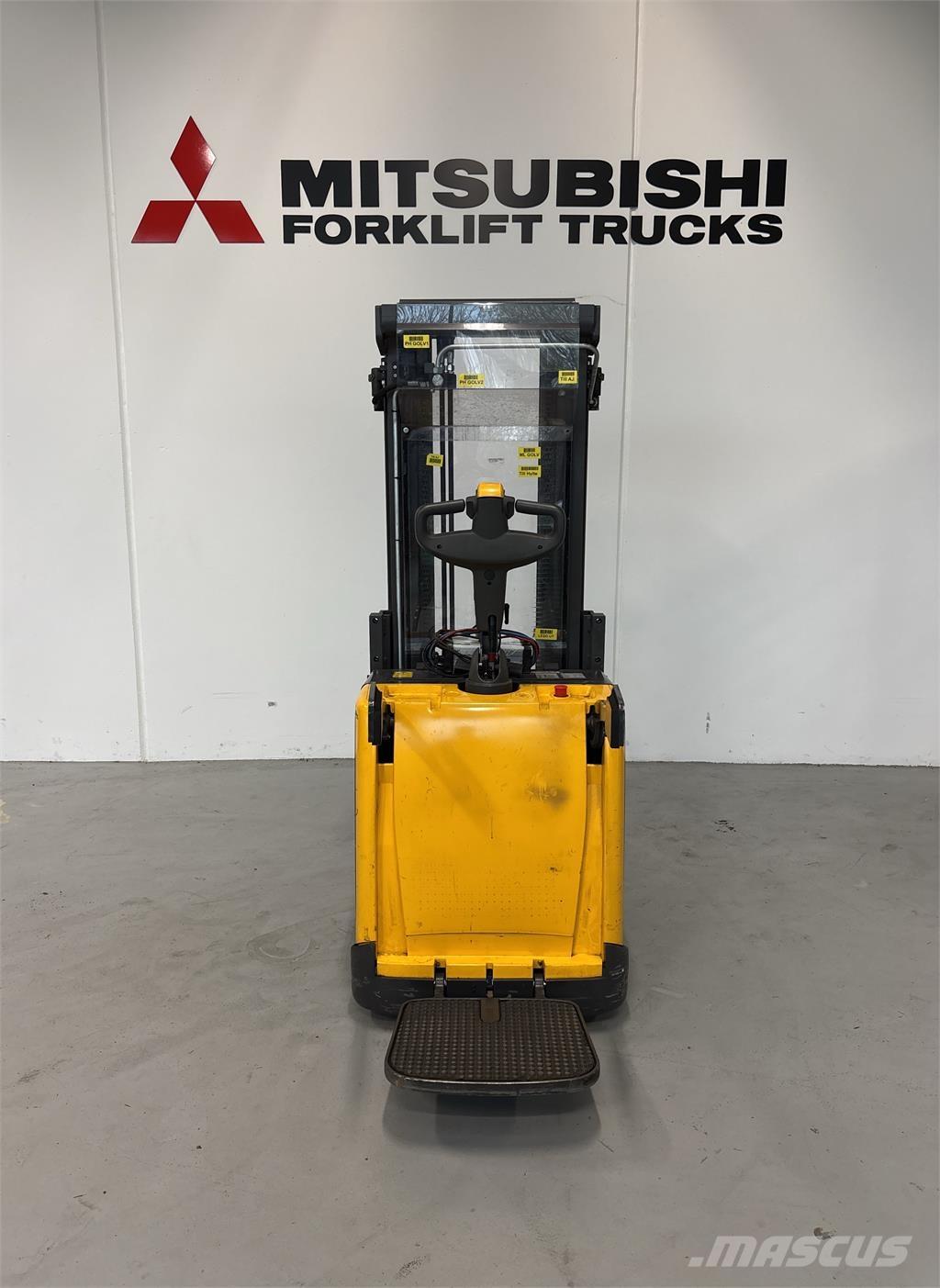 Atlet PSP160 自走式スタッカー