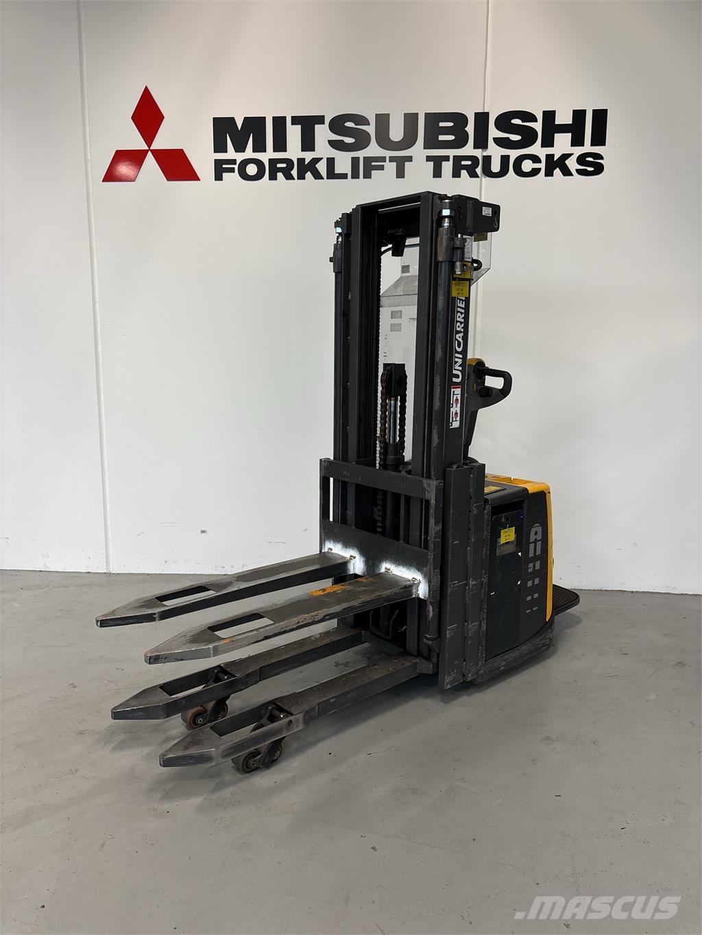 Atlet PSP160 自走式スタッカー