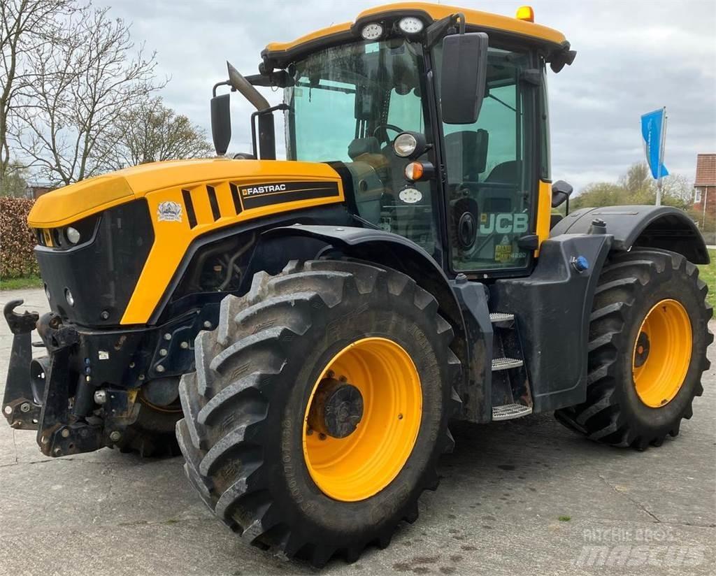 JCB 4220 Fastrac トラクター