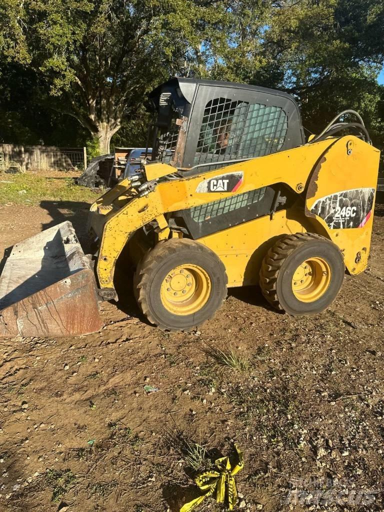 CAT 246 C スキッドステアローダー