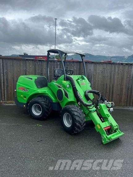 Avant 755i スキッドステアローダー