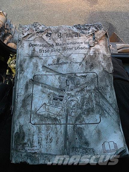 Bobcat S150 スキッドステアローダー