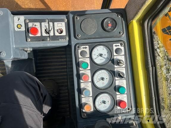Bomag BW211 D-3 アスファルトフィニッシャ