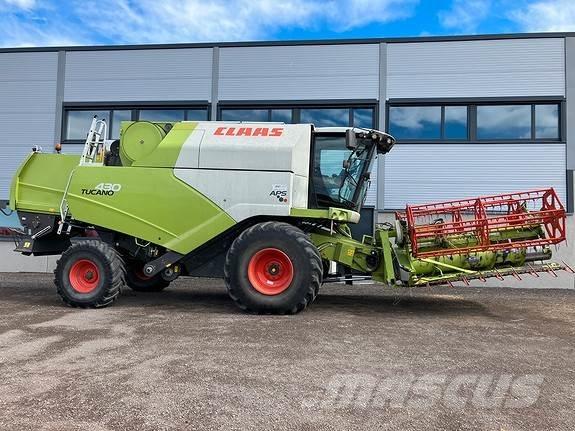 CLAAS Tucano 430 コンバイン