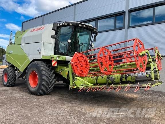 CLAAS Tucano 430 コンバイン