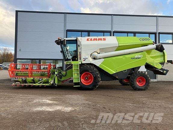CLAAS Tucano 430 コンバイン