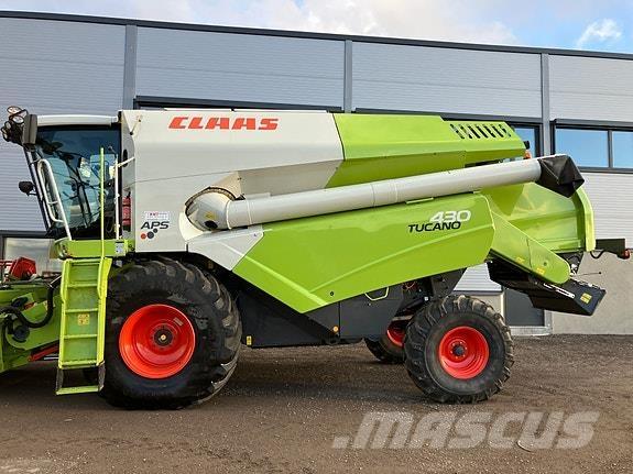 CLAAS Tucano 430 コンバイン