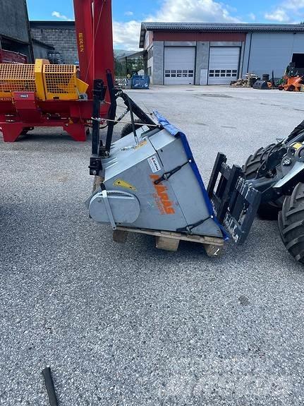  Fjarås 400/1100 その他道路と除雪の機械