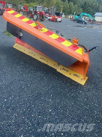 FMG AA300Z-City スノーブレードとプラウ