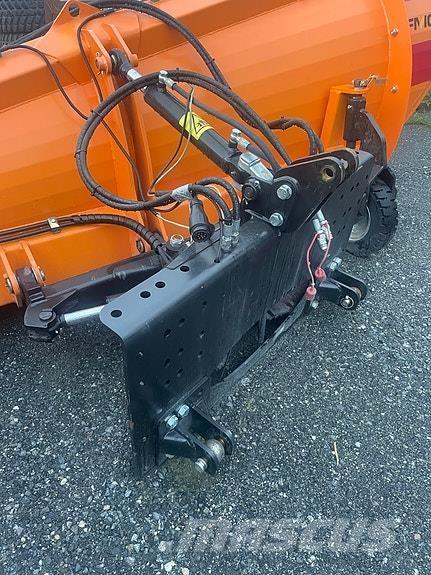 FMG AA300Z-City スノーブレードとプラウ