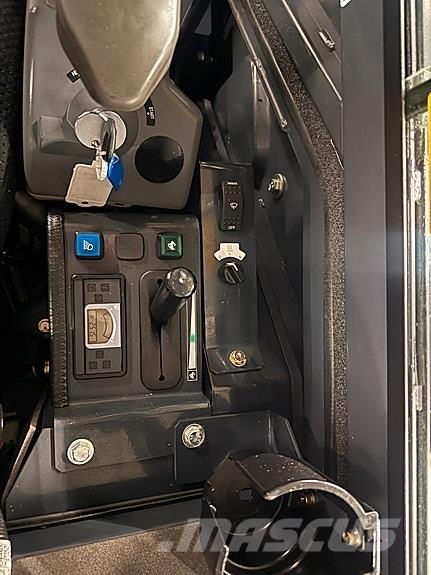 Hitachi ZX26U-6 ミニ油圧ショベル 7t以下（ミニユンボ・ミニディガー）