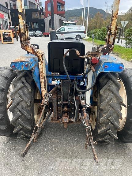 Iseki 3210 トラクター
